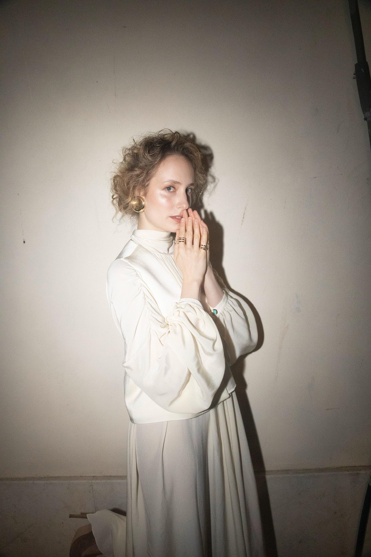 Fanni Wrochna La Biennale di Venezia 2025 Indossa Lamarr silk dress x Joni gilet 2
